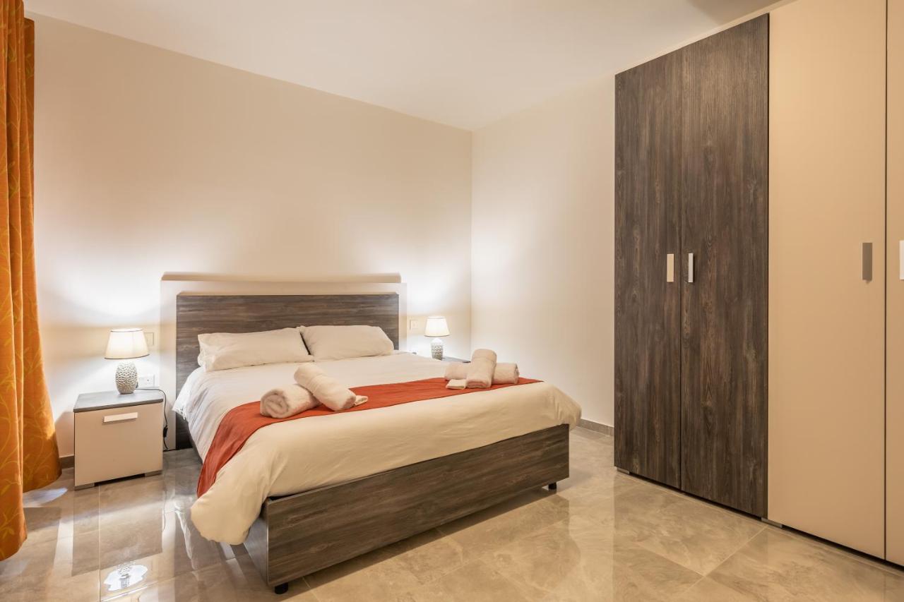 3 Bedroom Apartment - Walking Distance From Airport Gudja Eksteriør bilde